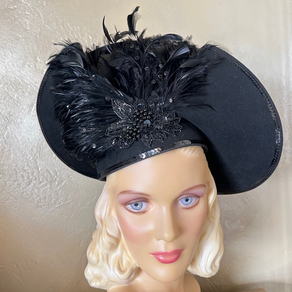 AMAZING NWT DESIGNER 1970s\' BLACK FELT WIDE BRIM HAT + FEATHERS, SEQUINS & BEADS main image 11